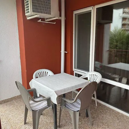 Noks 17 Pools And Sea Apartman